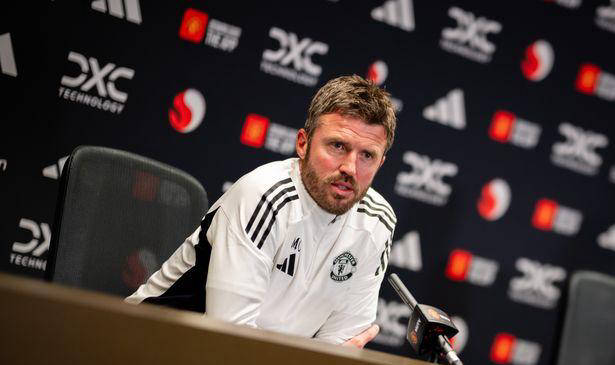 一夜巨变！曼联新帅名单浮出水面，欧冠形势增添不确定性