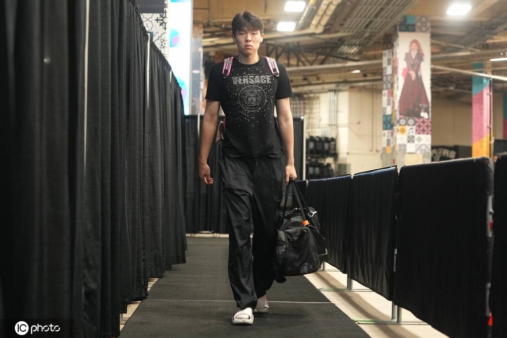 杨瀚森9分10板2帽3助攻 夏联收官战开拓者负爵士
